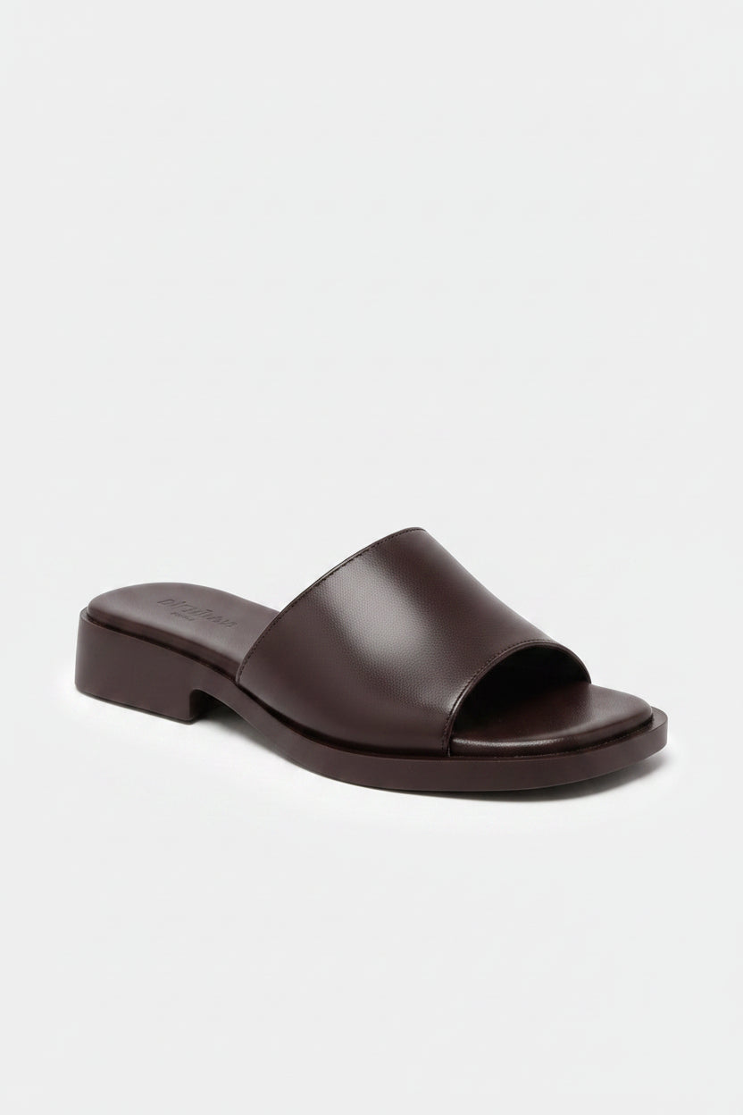 Sandales plates marron à petit talon pour femme — livraison Dakar, Sénégal